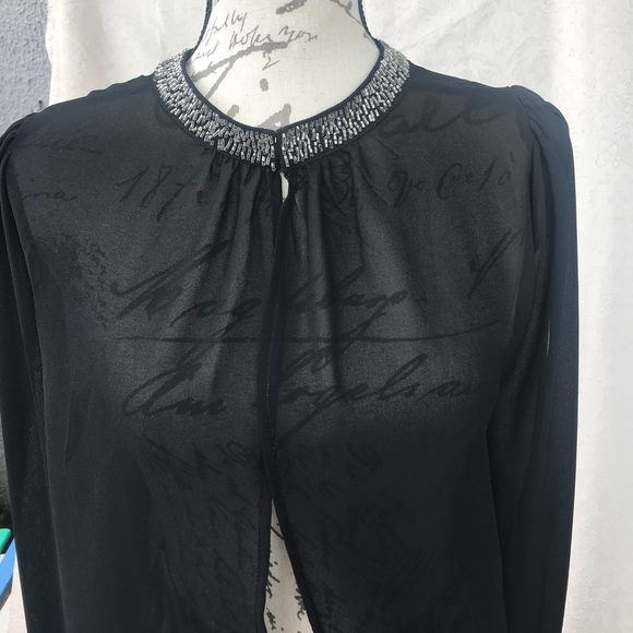 LUSH - Picture 5 of 6